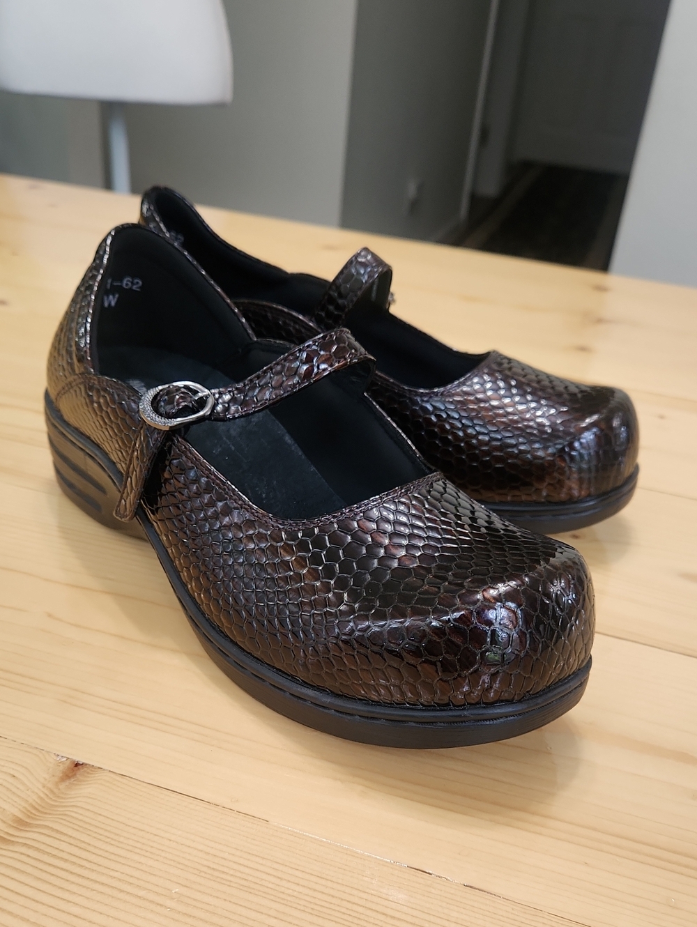 NWOT Madison Comfort Mary Jane Clog Faux Snakeskin Shoes 9.5 W
